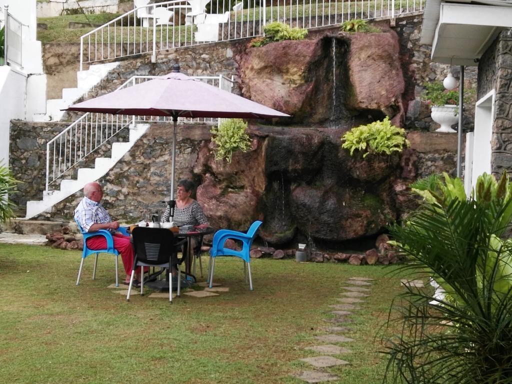 Anna Shanthi Villa Kandy Buitenkant foto