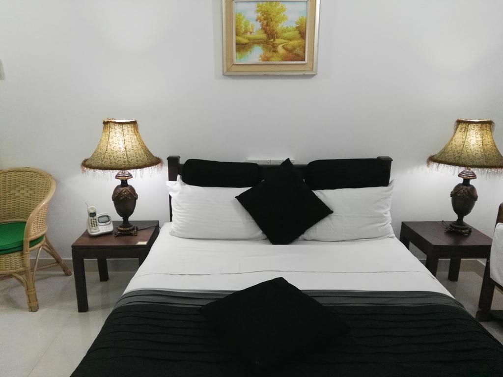 Anna Shanthi Villa Kandy Buitenkant foto