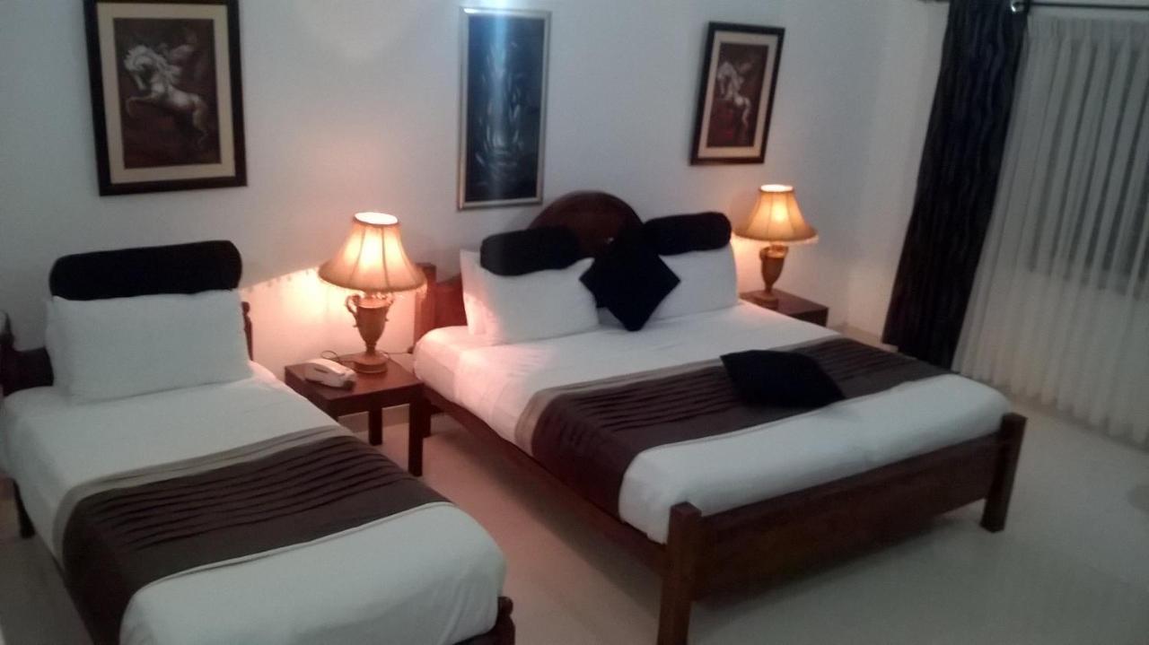 Anna Shanthi Villa Kandy Buitenkant foto