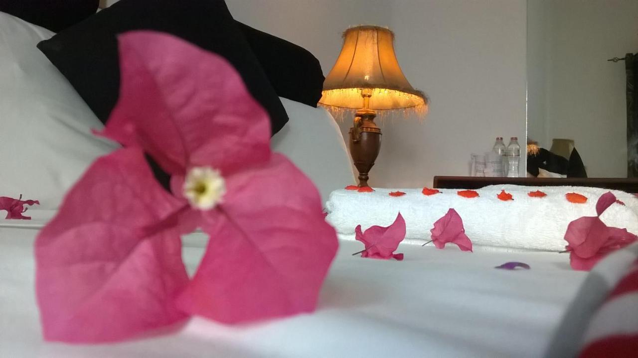 Anna Shanthi Villa Kandy Buitenkant foto