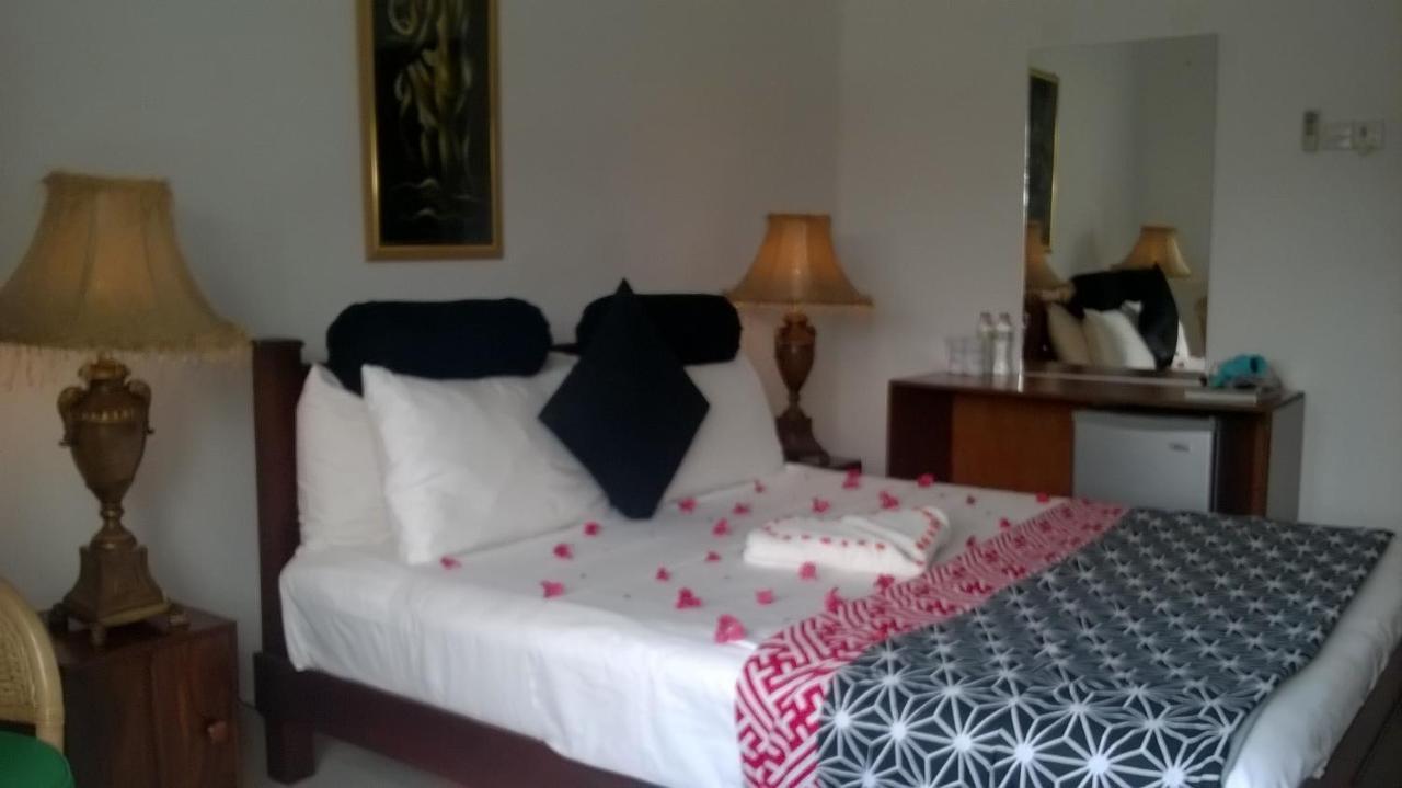 Anna Shanthi Villa Kandy Buitenkant foto