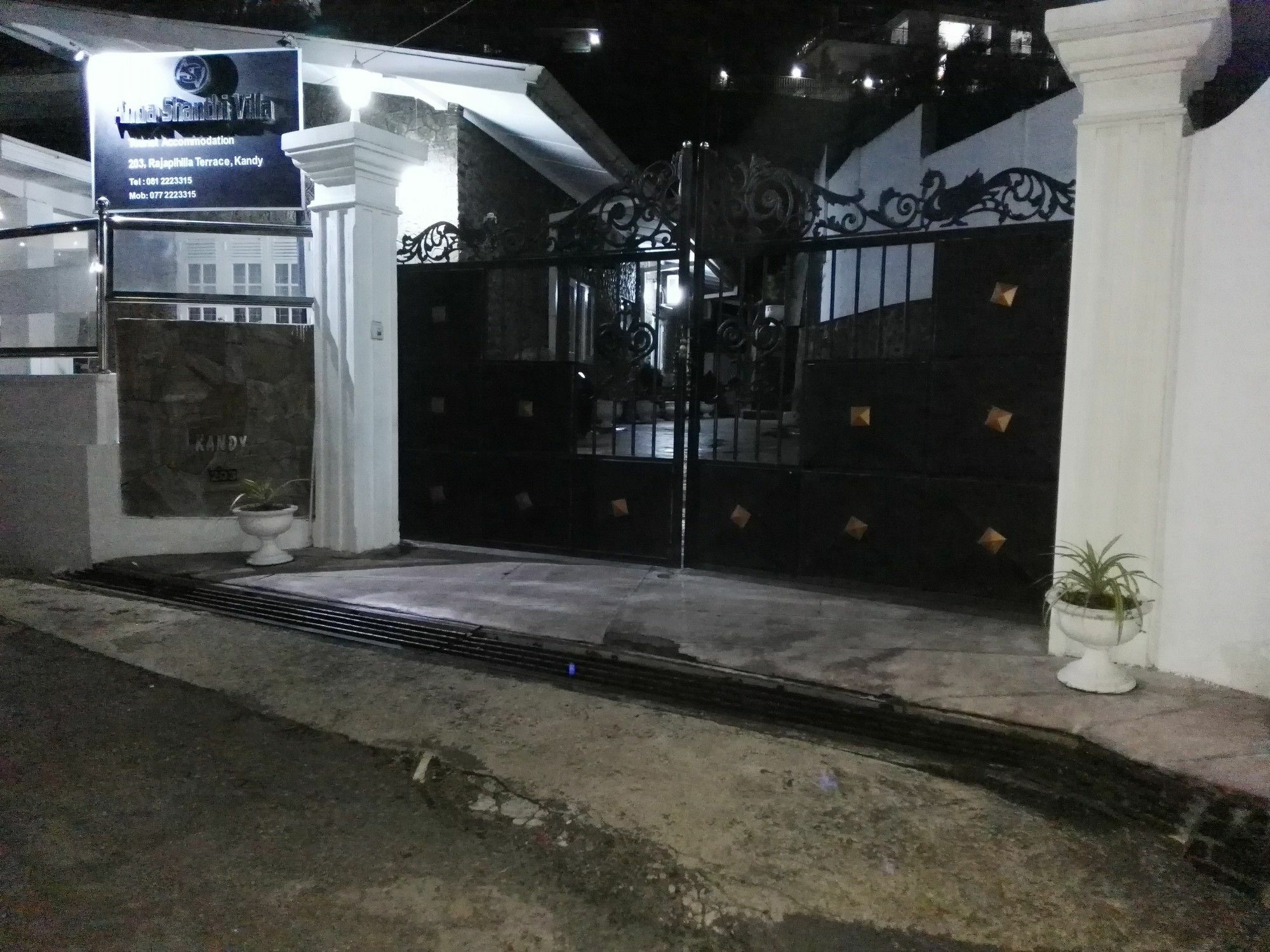 Anna Shanthi Villa Kandy Buitenkant foto