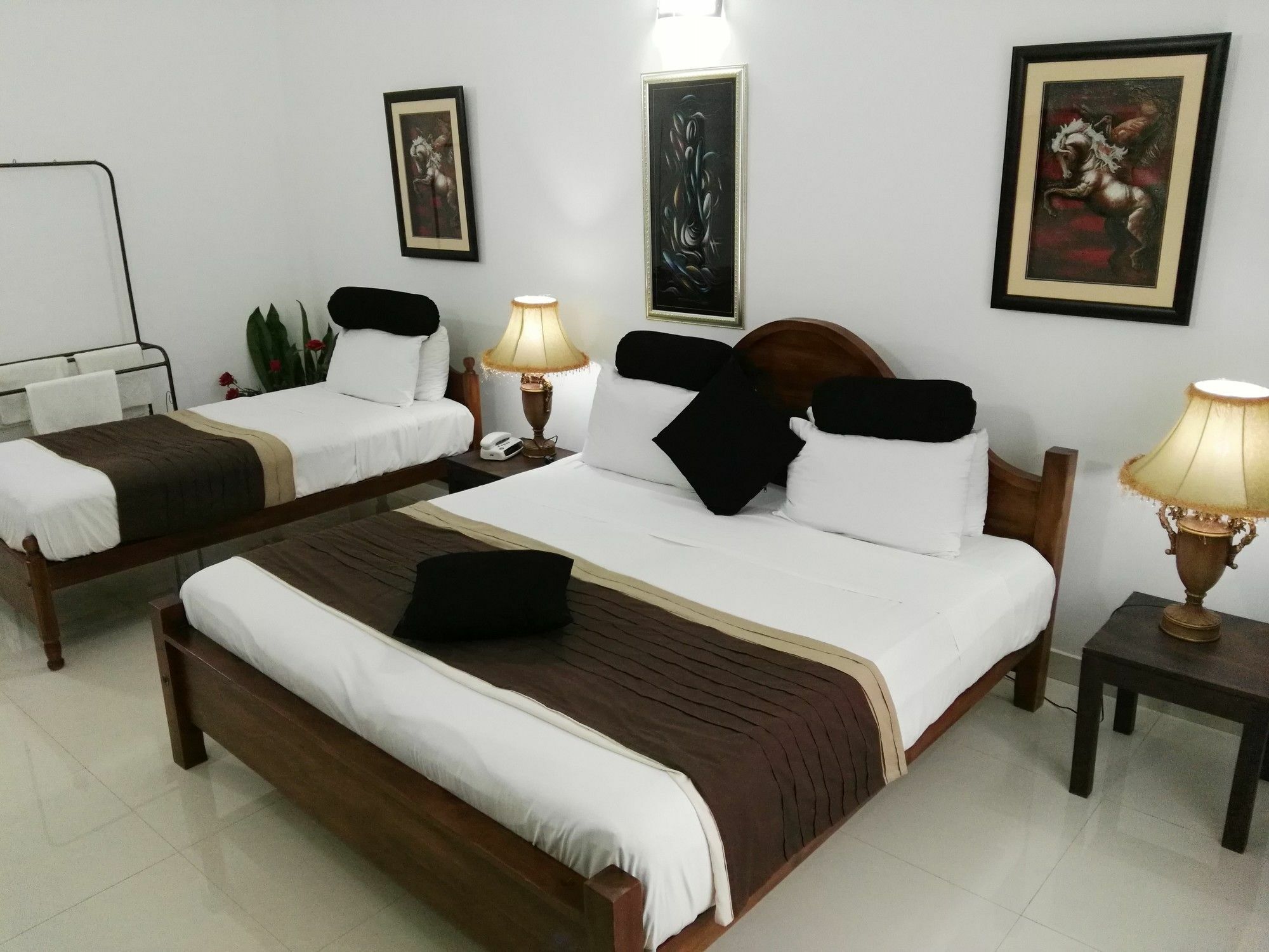 Anna Shanthi Villa Kandy Buitenkant foto