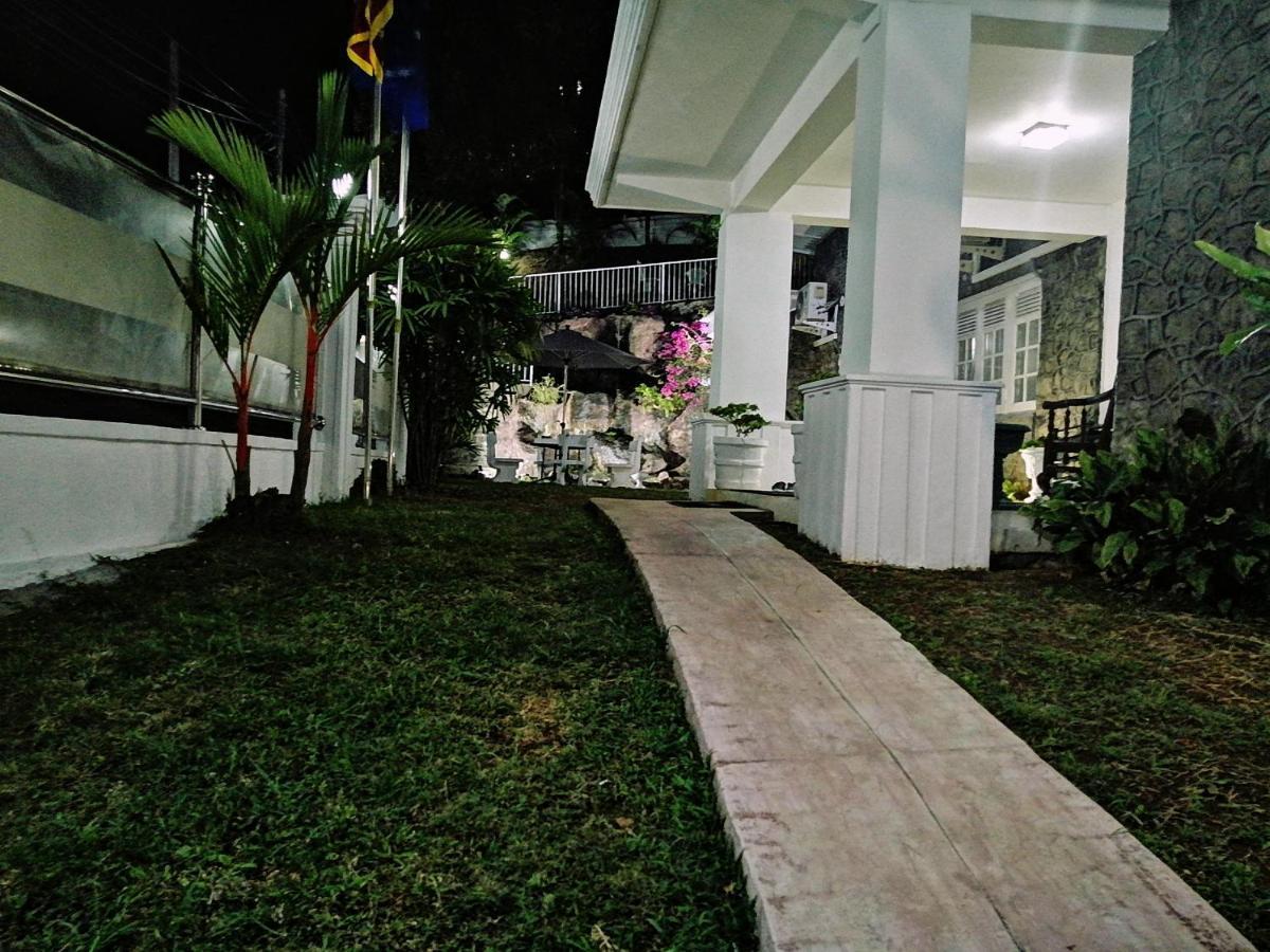 Anna Shanthi Villa Kandy Buitenkant foto